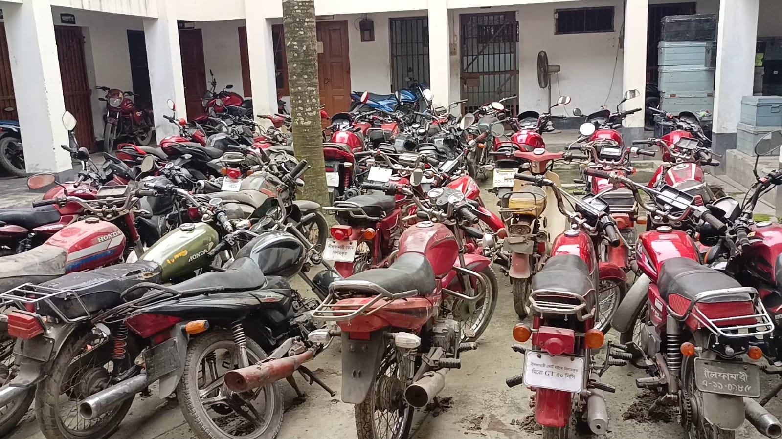 জলঢাকায় গোডাউন থেকে ৩২ মোটরসাইকেল উদ্ধার
